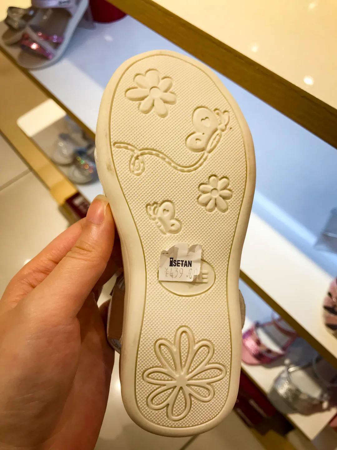 儿童穿哪种凉鞋比较好测评,关爱宝宝从脚开始