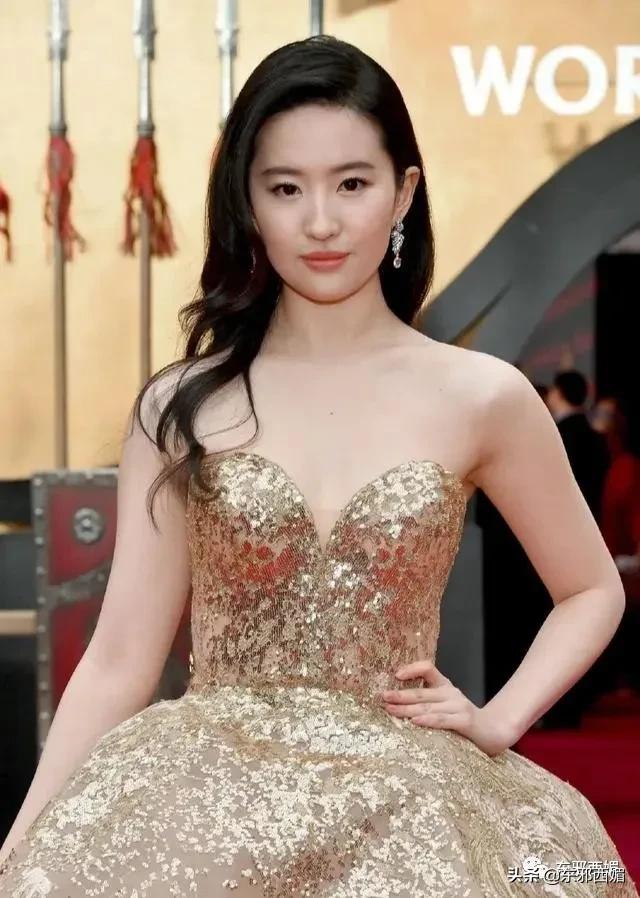 比迟了五年才道歉更让人迷惑的，是她的脸……