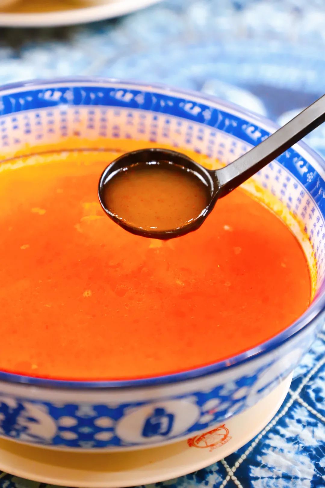 过桥米线汤底的简易做法,过桥米线汤底是什么做的