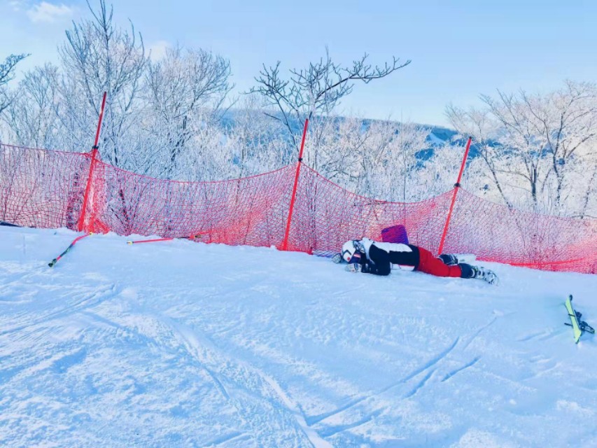 滑雪视频双板滑雪滑下悬崖,双板滑雪新手get滑雪新技能