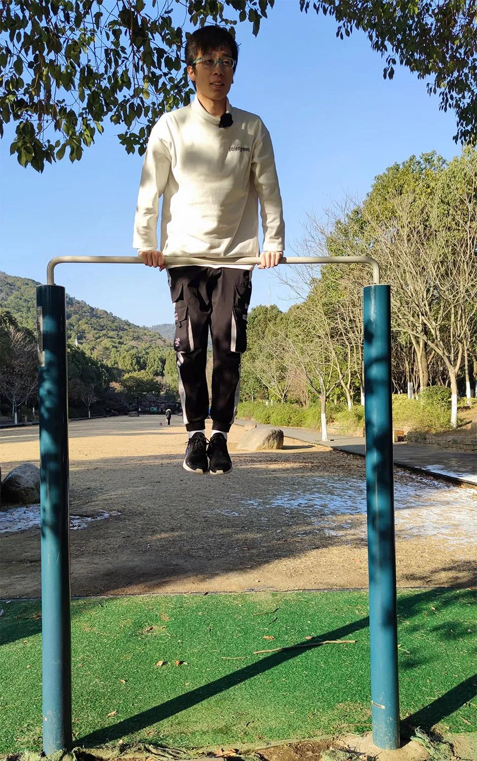 中国街头健身大神炫技,小伙花式健身惊呆路人