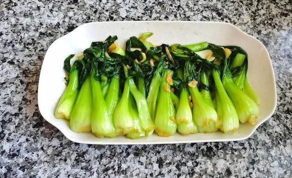 原来炒青菜也讲窍门，教你这么炒，色泽翠绿口感脆爽，简单又营养