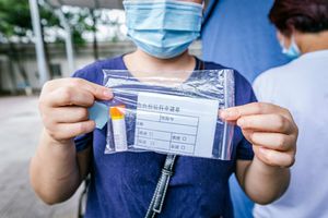 成都第一家!新川外国语对食堂员工做核酸检测:全部合格