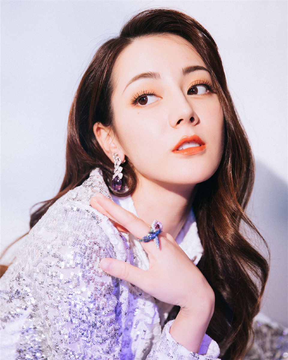 天生有桃花运的人的五大特征,脸上桃花运好的征兆