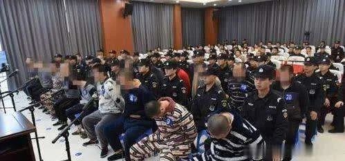 庭审遭遇6级地震！“黑老大”进行1分钟亲情通话