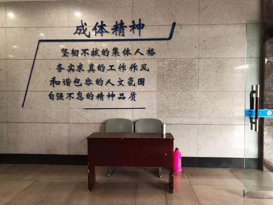 成体,一所靠“抓小偷”牢牢锁死热搜的学校