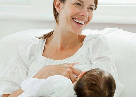 新生儿躺着喂母乳怎么避免呛奶,宝宝爱呛奶是怎么回事