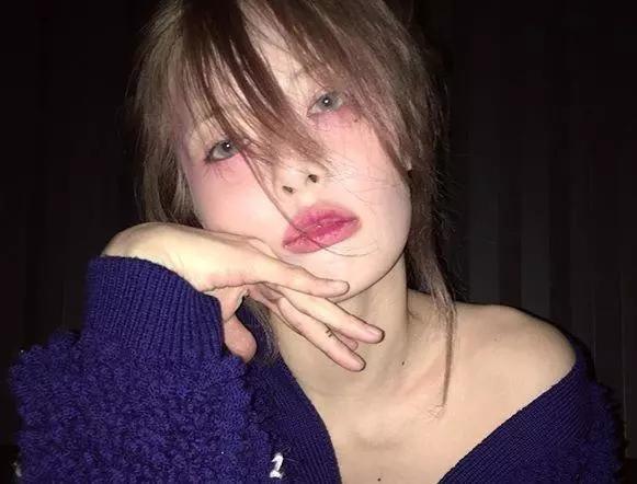 泫雅重腮红妆容,泫雅同款鬼马亮片妆