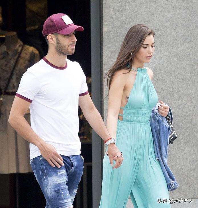 皇马新C罗正式公开恋情!同大学生女友甜蜜逛街,颜值身材都高