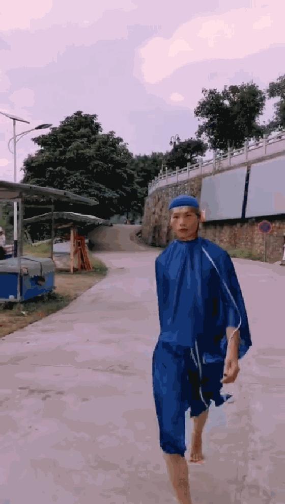 被国人嘲讽，却在国外封神！农村小伙成国际超模，打脸所有嘲笑者