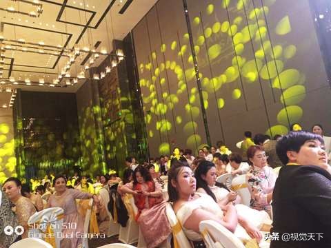 山东东营：数百美女云集酒店华丽登场气势逼人