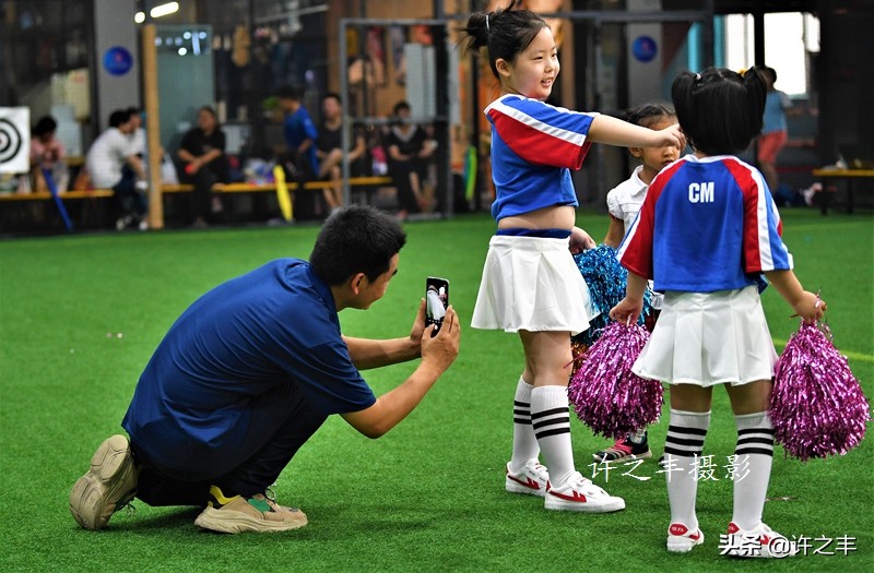 《首都抗疫医护人员亲子“同心公益”足球赛》