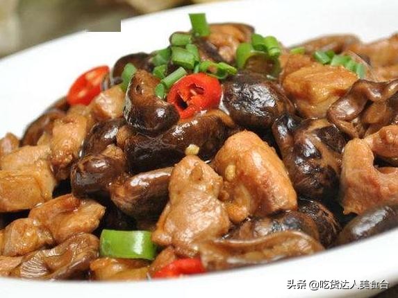 如何做出更美味的土豆香菇鸡,土豆香菇炖鸡不需要炒