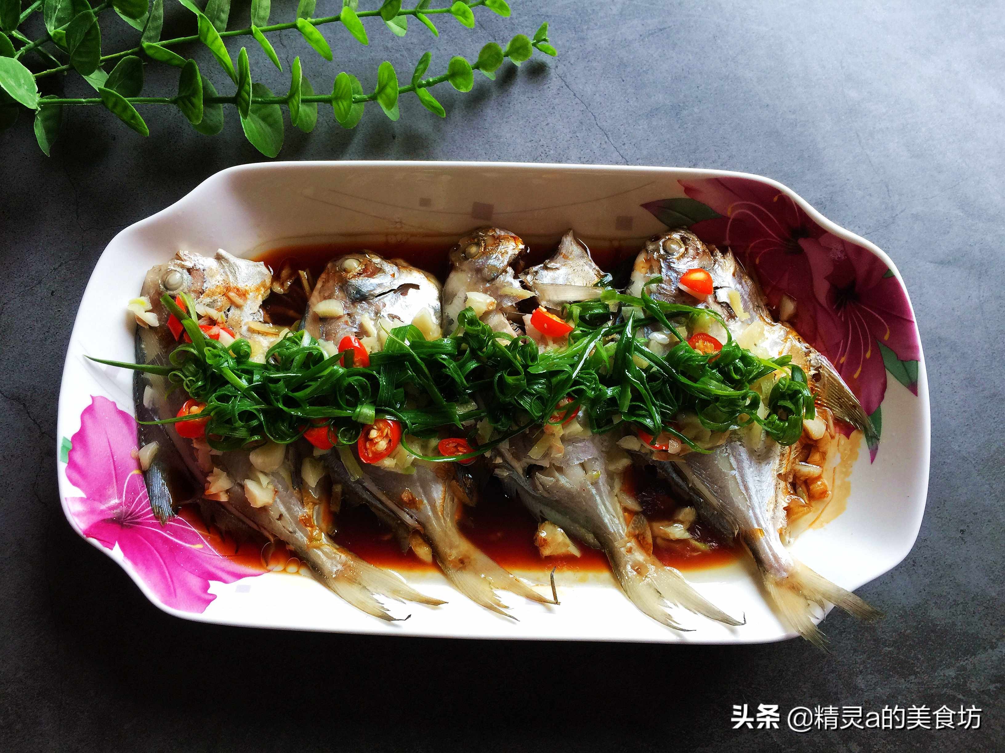 这才是清蒸鱼的正确做法鲜嫩可口,清蒸鱼该怎么做才能既入味又鲜嫩