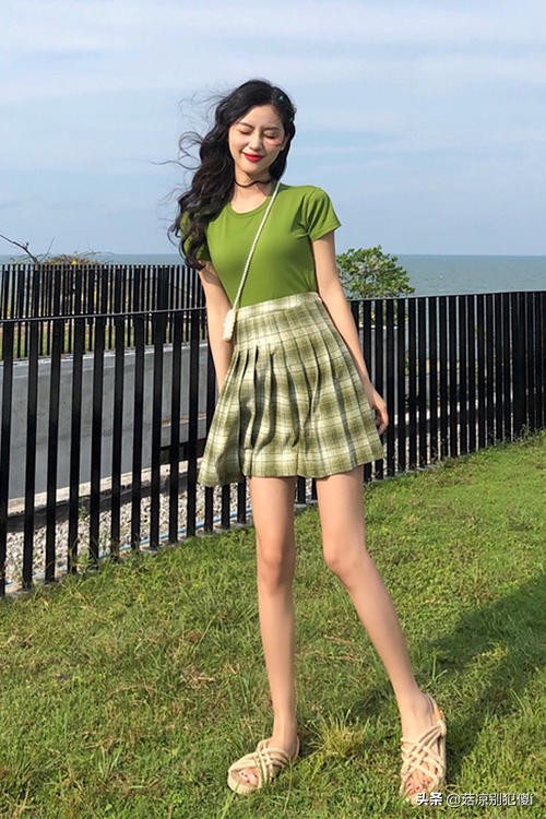 皮肤黑黄适合穿抹茶色吗,皮肤黄穿奶油黄好看吗