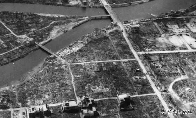 霍金年轻时帅气的照片,霍金年轻时帅照