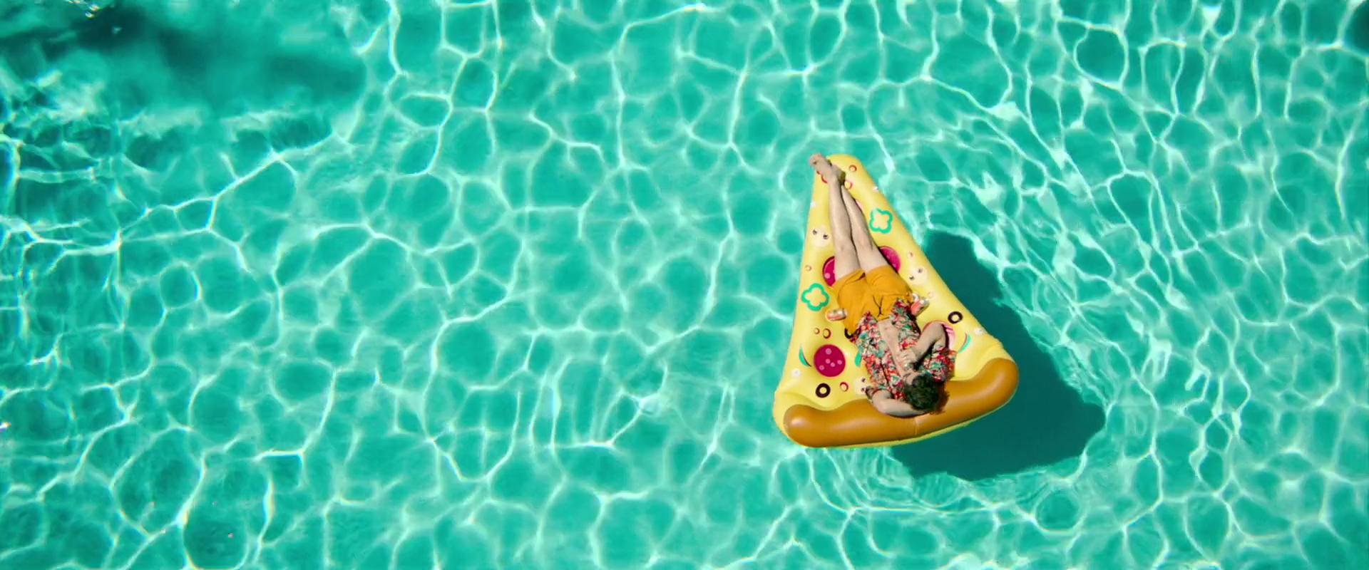 《棕榈泉》：看这对情侣在“一日循环”中作死，我也可耻地心动了