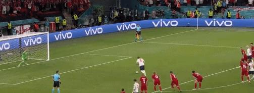 英格兰对法国最后三分钟一个点球,英格兰再次跌倒在点球面前