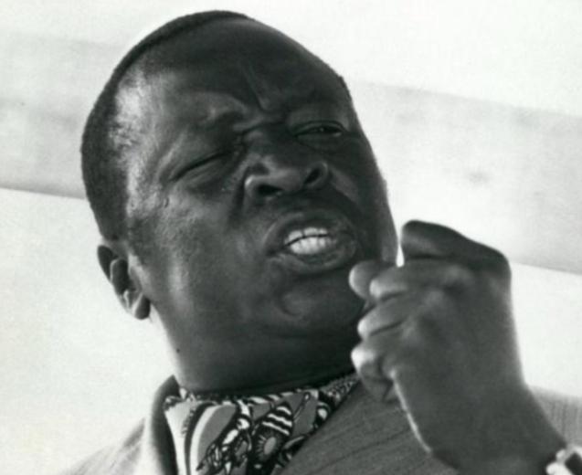 “非洲魔王”阿明：拿人肉喂鳄鱼，*戏调**英国女王把*裤内**送给自己