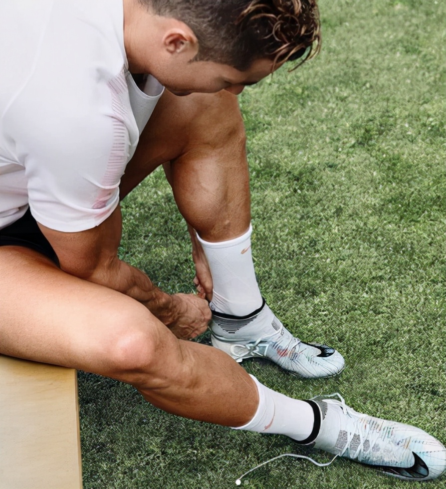 世界足坛十大美男子c罗,c罗5个世界足球先生