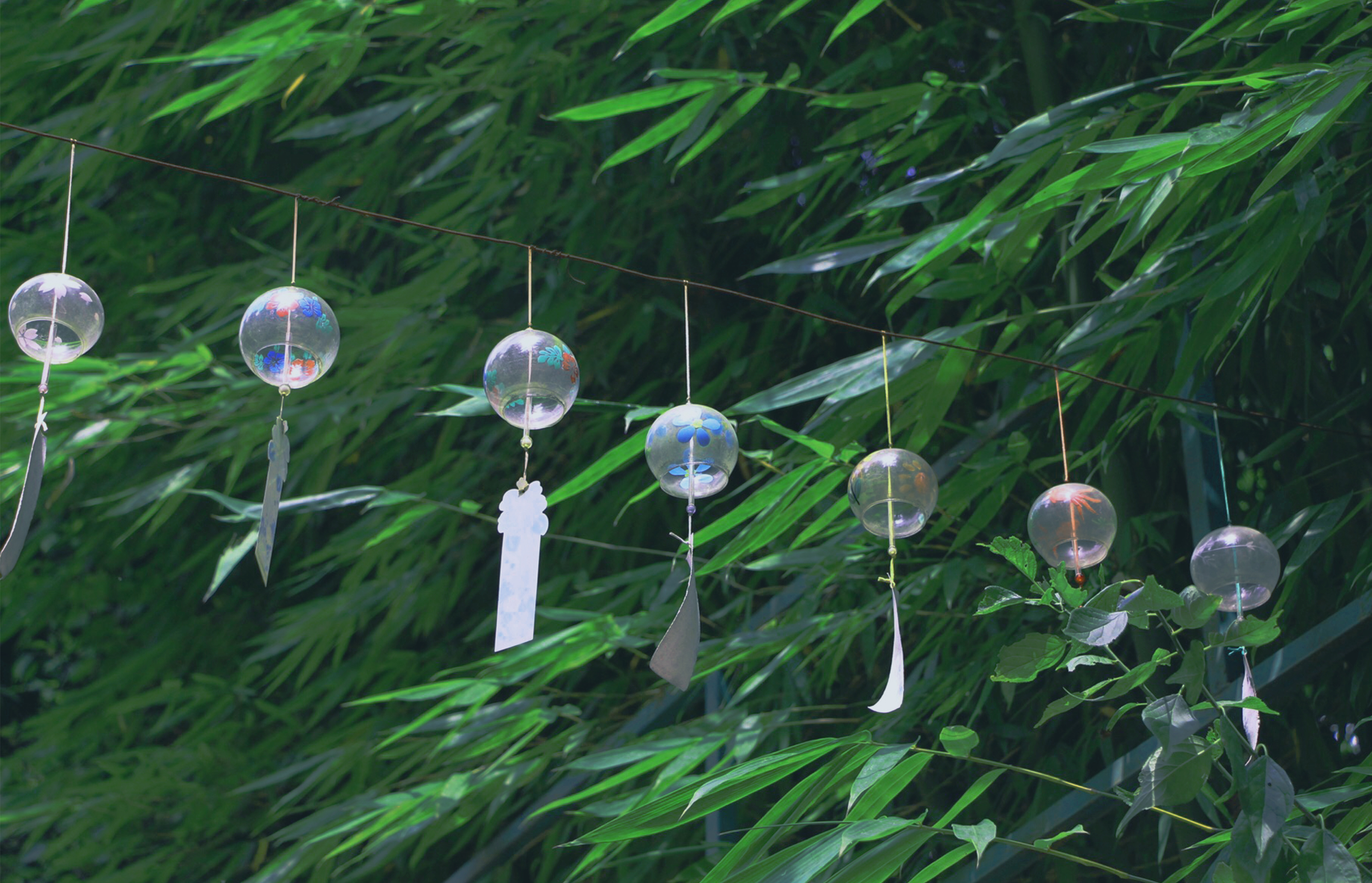 风铃是哪个国家发明的,古代屋檐挂的风铃叫什么