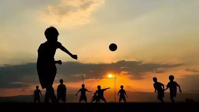 致球场上的兄弟,致一起踢球的兄弟们