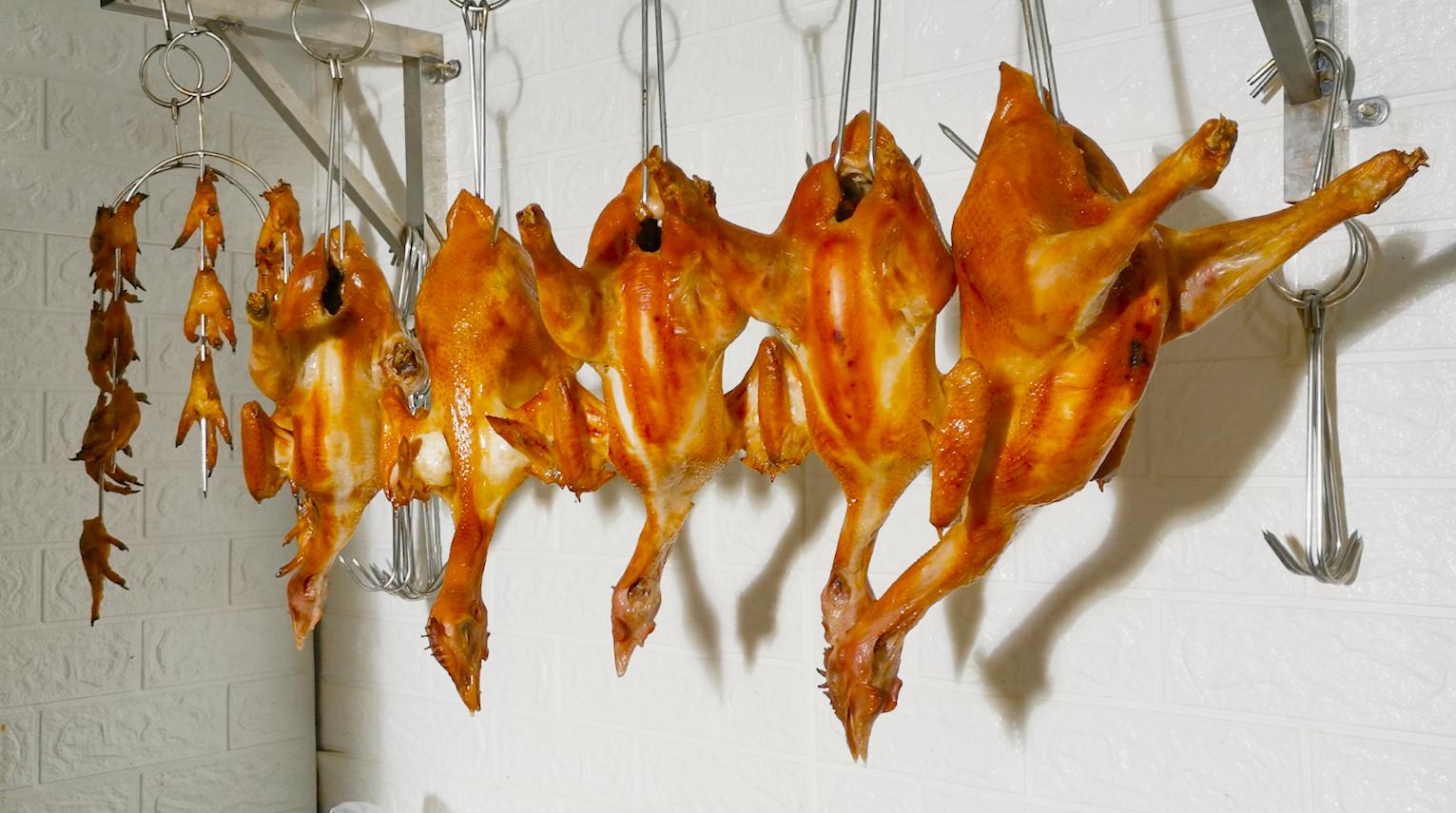 这才是真正的烤鸡做法简单还入味,烤鸡皮怎么红亮