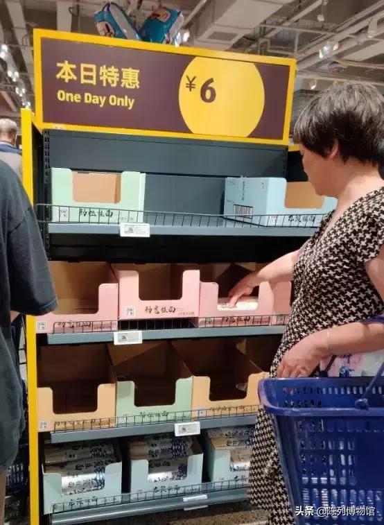 来到中国贵3倍!“平民超市”飘了?网友:野鸡都能变凤凰
