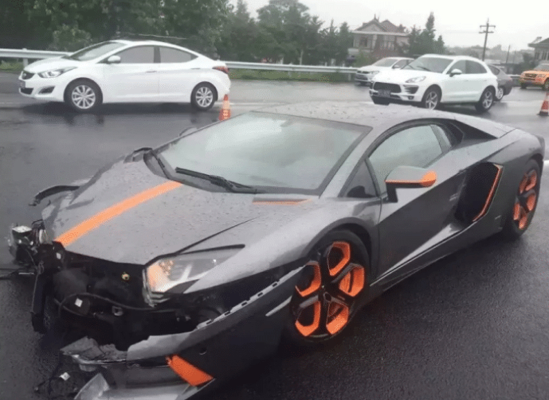 撞了车赔不起怎么处理,撞了千万豪车赔不起怎么办