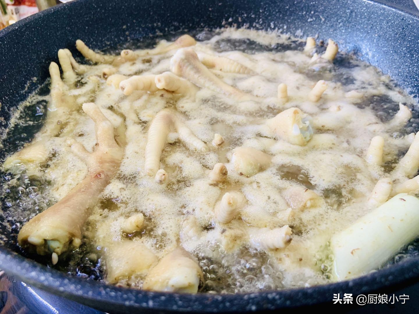 *鸡做**爪多加这一步，软烂不破皮，一口一个吸溜着吃