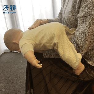 婴儿喝奶被窒息,婴儿喝奶被呛了怎么办