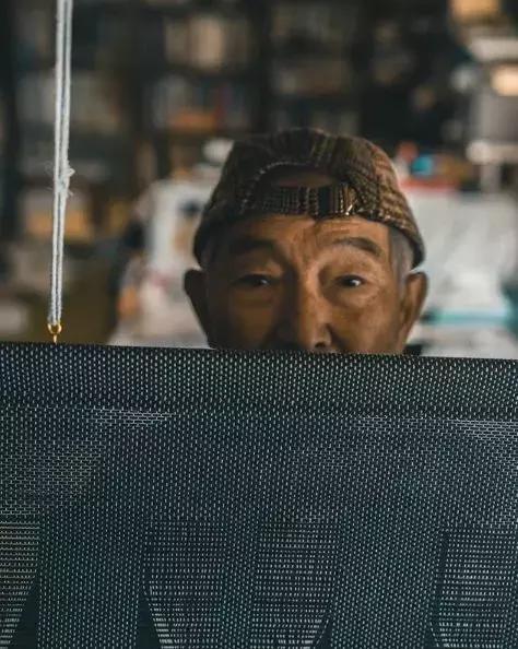 85岁大爷一觉醒来变25岁小伙,大爷变潮男视频