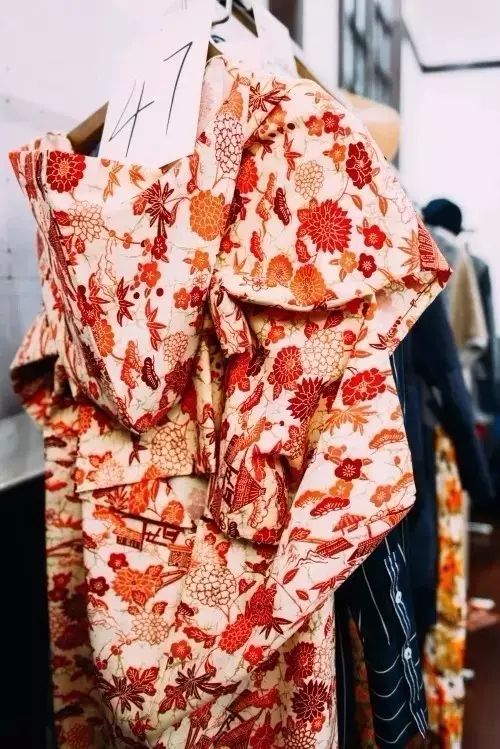 旧衣改造成潮牌,旧衣改造潮牌