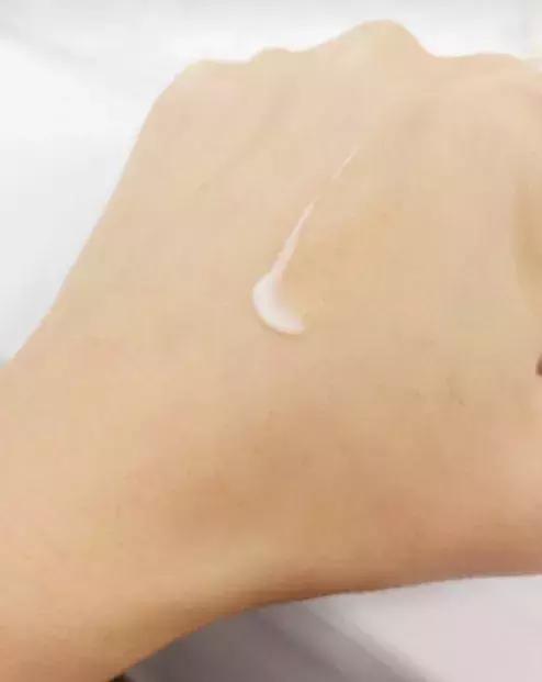 对眼纹有效果的眼霜推荐女生,年纪轻轻眼睛周围长细纹