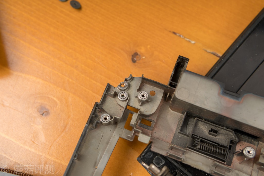 联想y400维修断轴,联想y400屏轴太紧