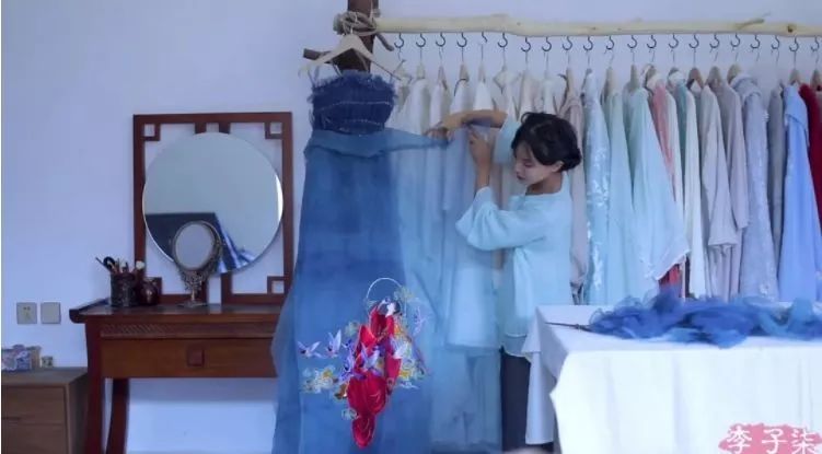 被央视点赞的李子柒，遭全网扒皮：“她算什么文化输出？！”