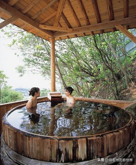 全裸泡温泉没问题!半裸运动绝对不行?日本的*规则潜**让外国人蒙圈