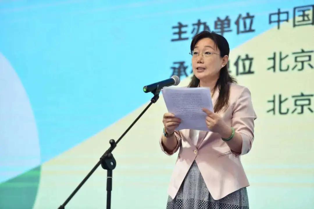 这群来自全国各地的「小候鸟」,温暖了整个上海