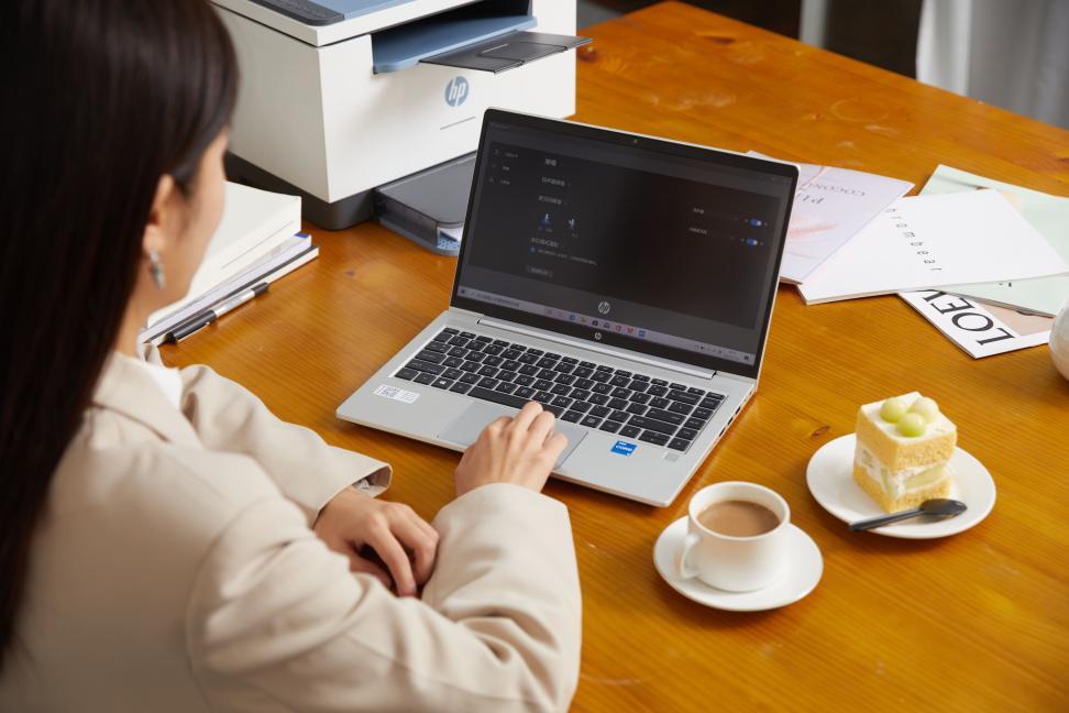 逃离朝九晚五，自由职业者靠什么养活自己？