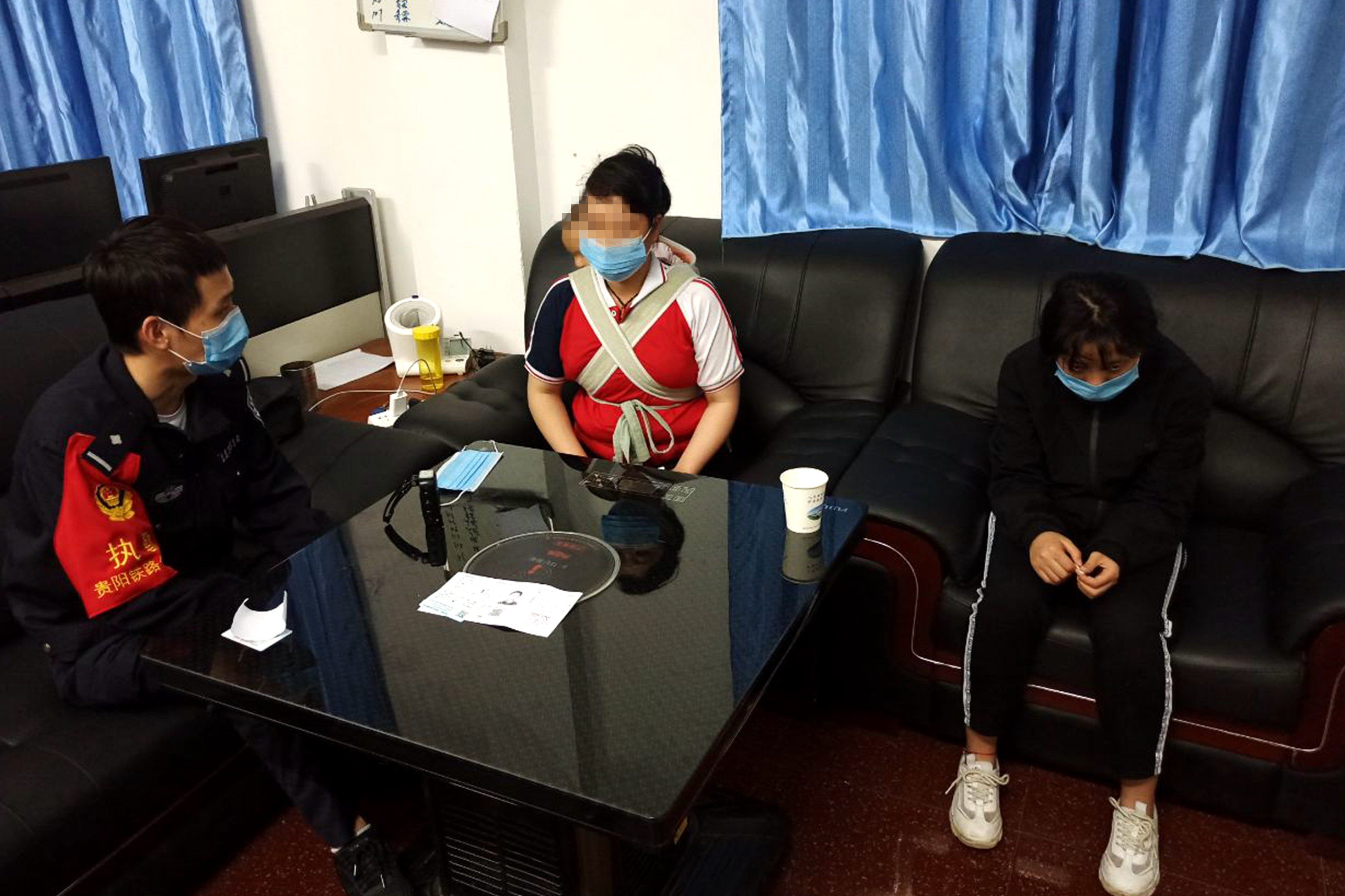 网恋离家出走的22岁女子 (贵州花季少女网恋离家出走)