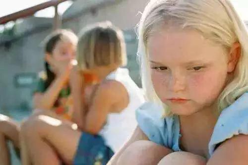 怎样开导孩子合群,家长问孩子合群吗