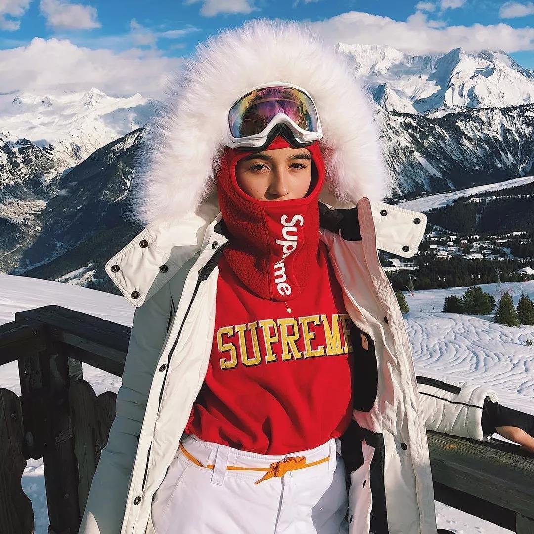 冬季奶黄色羽绒服穿搭,潮人怎样穿衣服