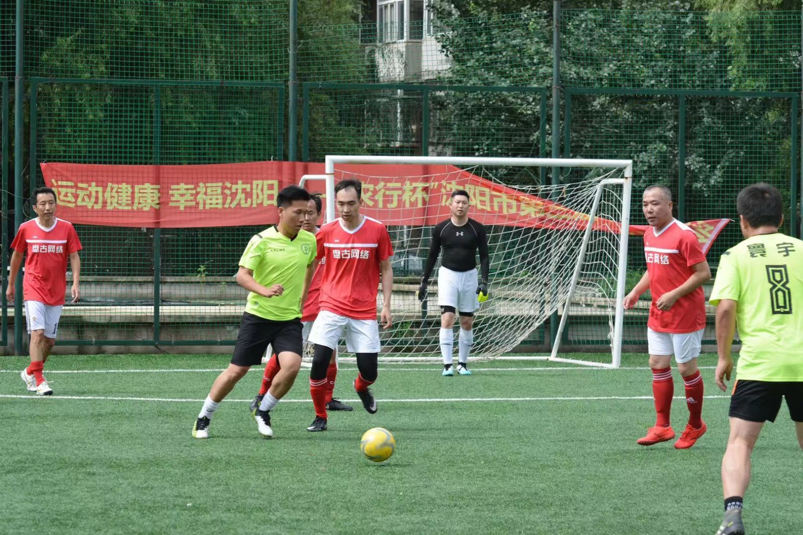 承办五人制足球赛事,一共32支球队参加比赛