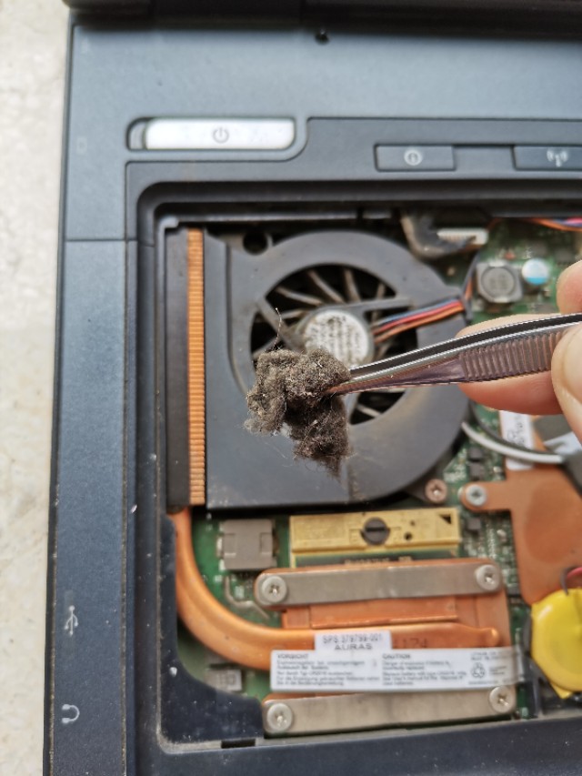 笔记本风扇清灰维修,笔记本风扇不取下来清灰