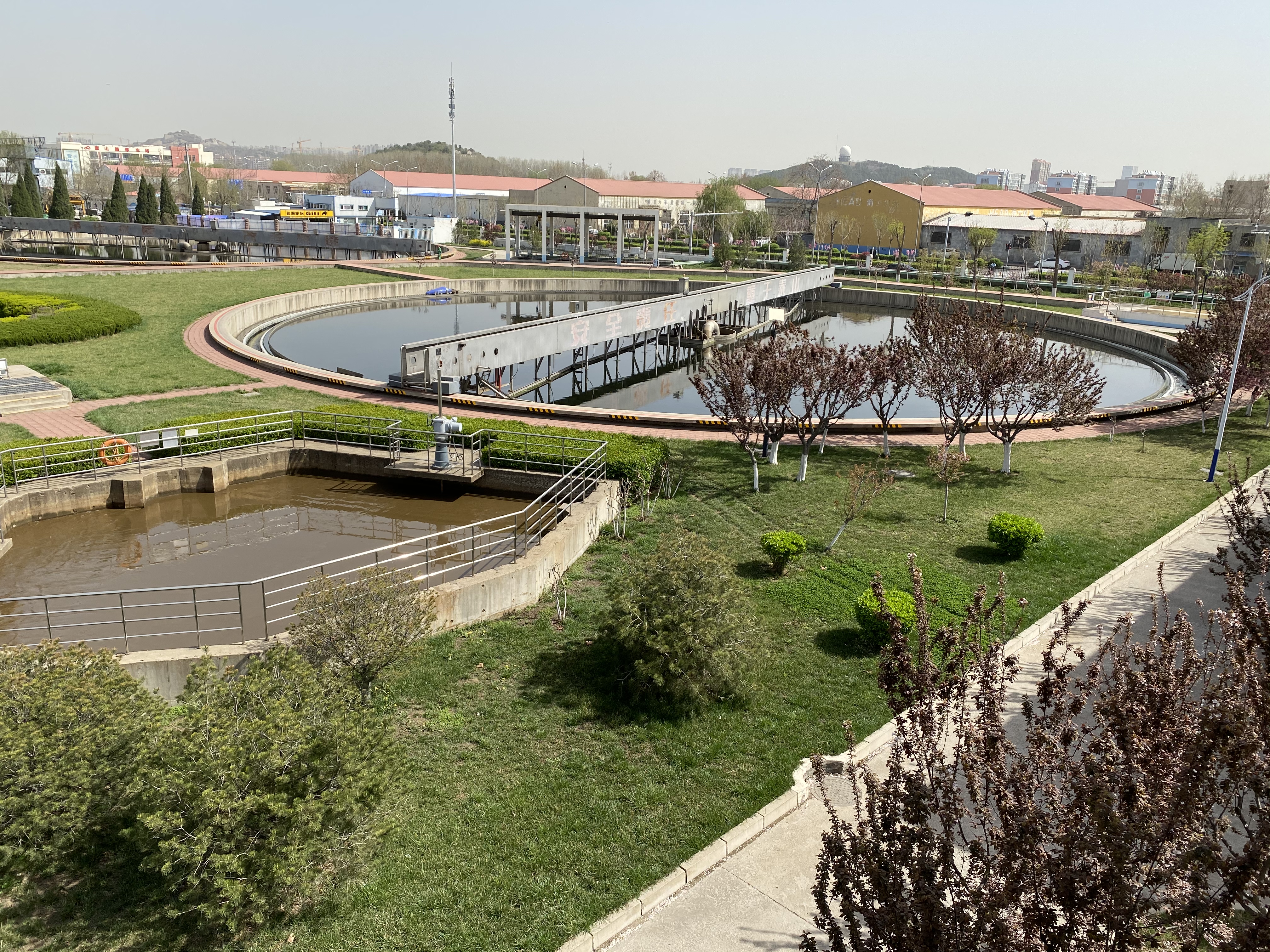 渗滤液污水处理厂臭不臭,污水处理厂是建筑物还是构筑物