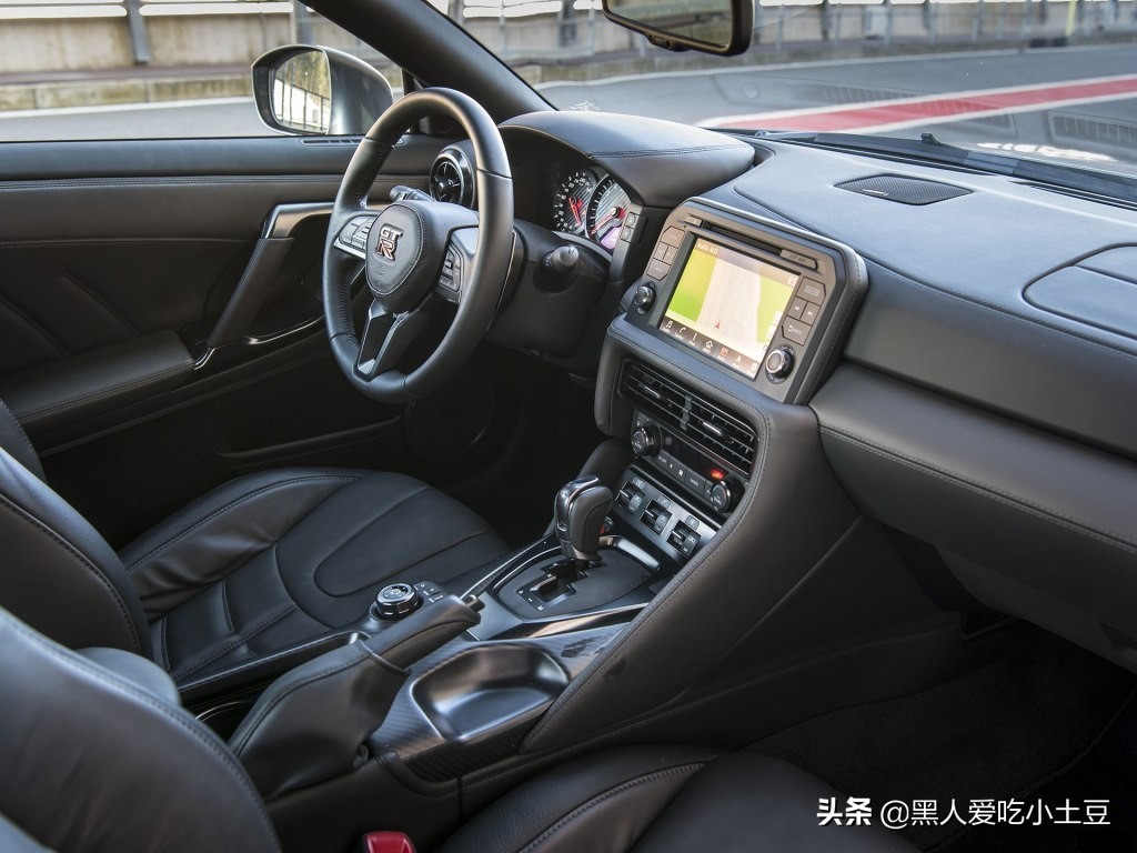 尼桑gtr到底多强,2017款尼桑gtr全方位讲解