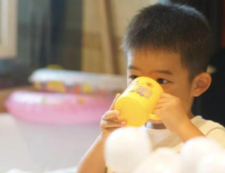 女儿蛀牙疼哭,女儿蛀牙痛