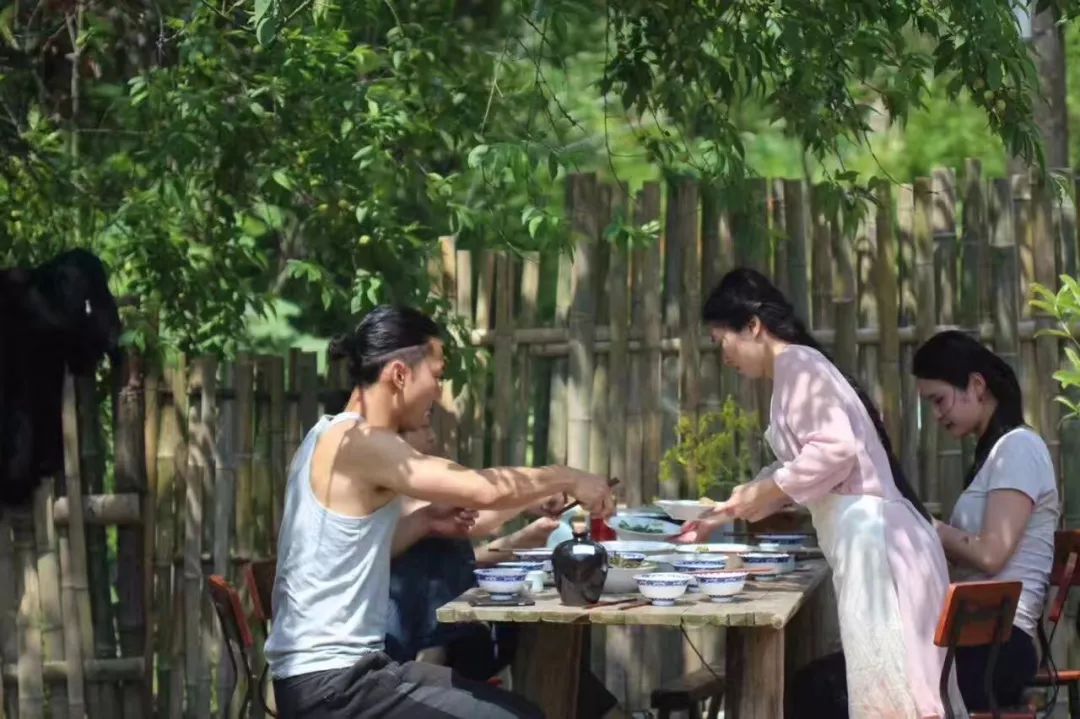 10年前，那个花83元穷游*藏西**的姑娘，后来怎么样了？