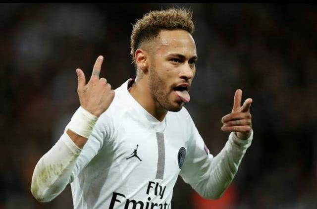 内马尔再现“彩虹过人”,指责背后蕴含桑巴足球的独特魅力