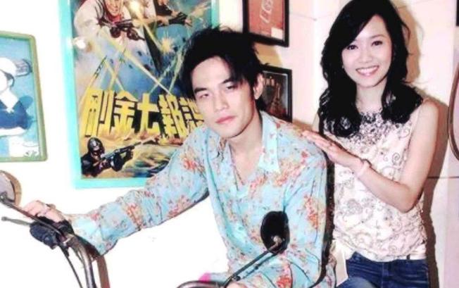 侯佩岑的所有恋情,侯佩岑的妈妈和她老公十指紧扣